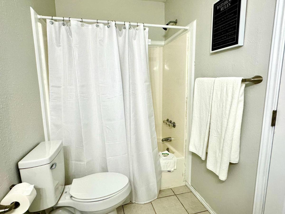 Traveler Stay Plus Eagle Pass Extérieur photo